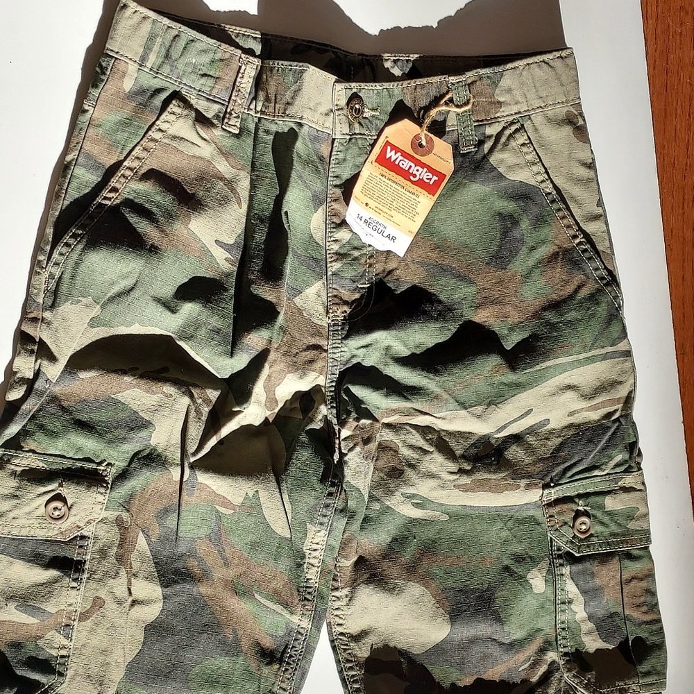 NWT Wrangler Boys Cargo Shorts Size 14